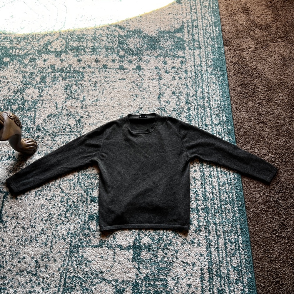 Kirkland Cashmere Sweater Charcoal Gray. Please see last photo.